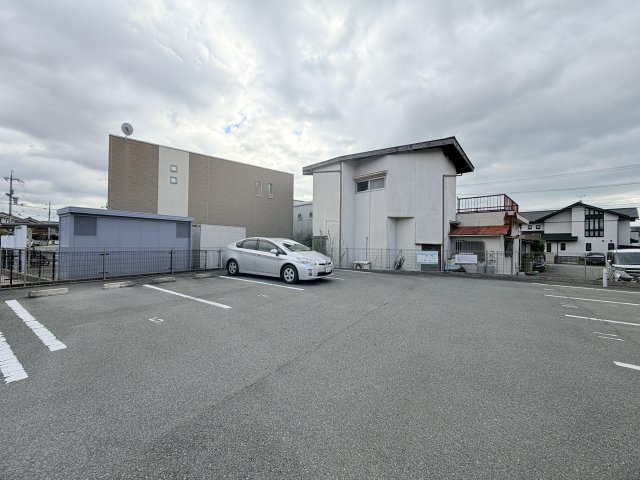 エタン・リジエールの駐車場