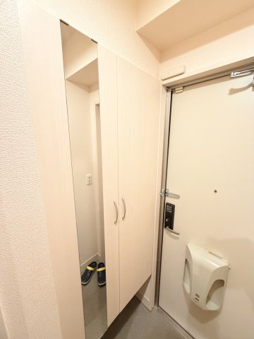 エタン・リジエールの玄関