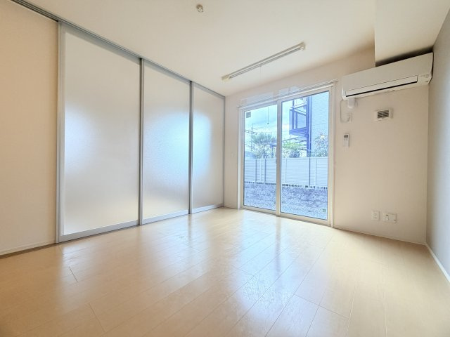 エタン・リジエールの居間・リビング