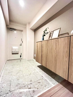 【玄関】 | 尼崎スカイハイツ | 収納力の高いシューズボックス付き