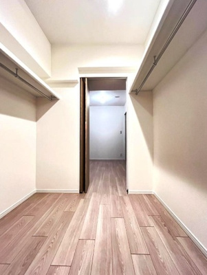 【収納】 | 尼崎スカイハイツ | 通路のようにも機能し、通気性も確保できるウォークスルークローゼット