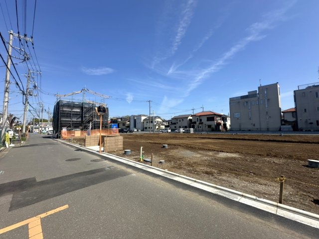 入間郡三芳町大字北永井の売地の前面道路含む現地写真