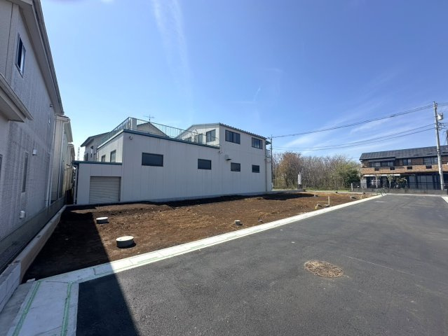 入間郡三芳町大字北永井の売地の前面道路含む現地写真