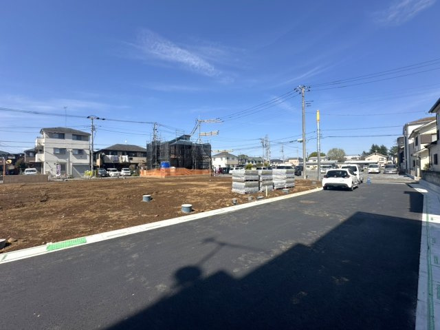 入間郡三芳町大字北永井の売地の前面道路含む現地写真
