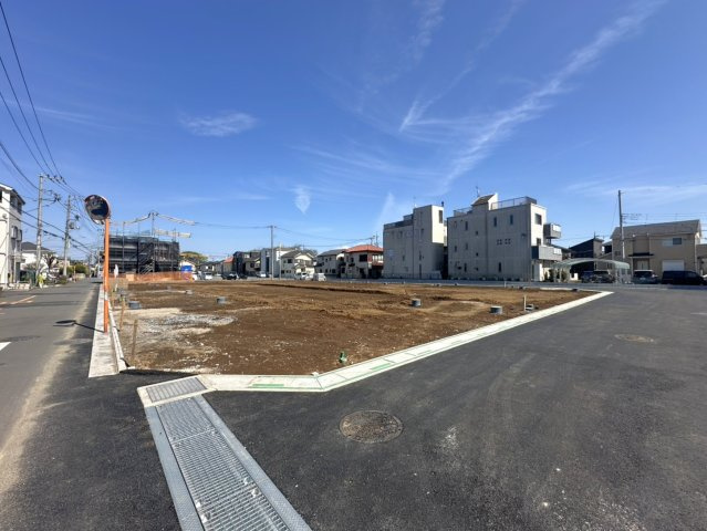 入間郡三芳町大字北永井の売地の前面道路含む現地写真|整った街並みの大型現場！
前面道路もゆったり・お好きなハウスメーカーで建築できます♪
資料請求やご見学などお気軽にお問い合わせください。