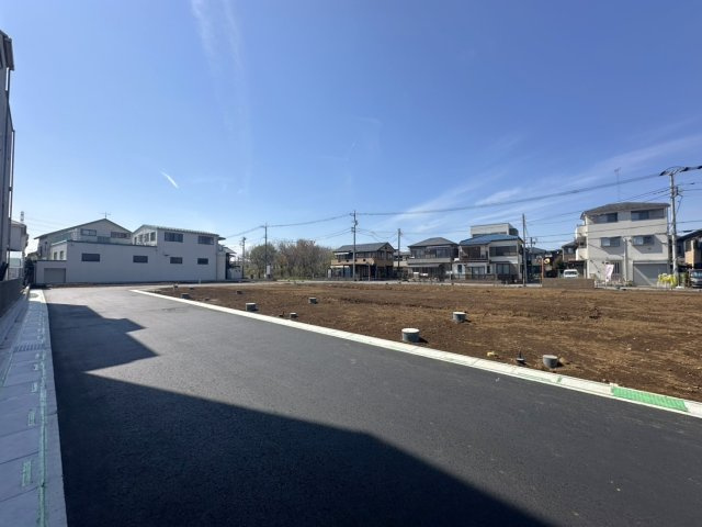 入間郡三芳町大字北永井の売地の前面道路含む現地写真