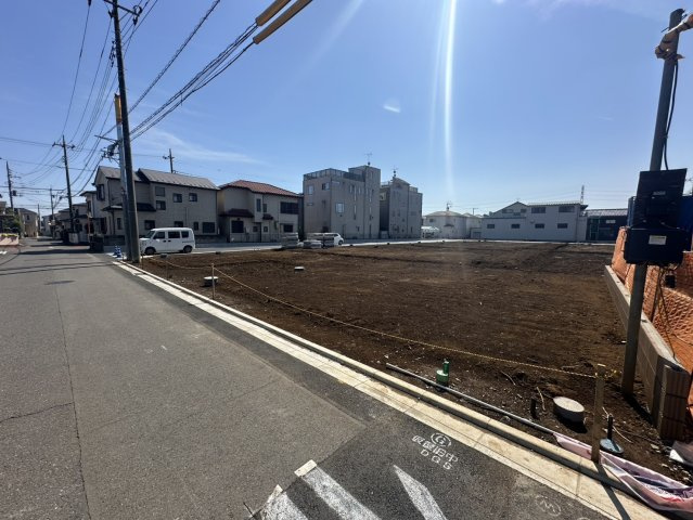 入間郡三芳町大字北永井の売地の前面道路含む現地写真