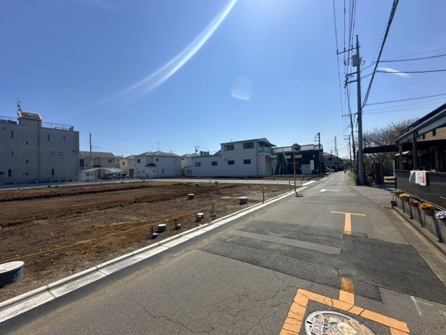 入間郡三芳町大字北永井の売地の前面道路含む現地写真