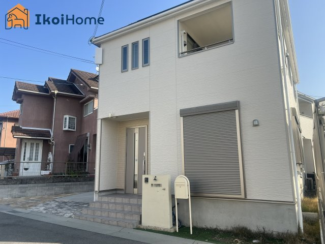 神戸市西区玉津町水谷　中古戸建のエントランス|●資料・カタログのご請求無料●バス停まで徒歩4分、18 分で明石駅にも到着し通勤や通学に便利な立地