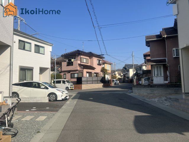 神戸市西区玉津町水谷　中古戸建の周辺|●年中無休：見学時間9:00～20:00・当日予約可●前面道路は6幅で広々しています。駐車も楽々安心です！
