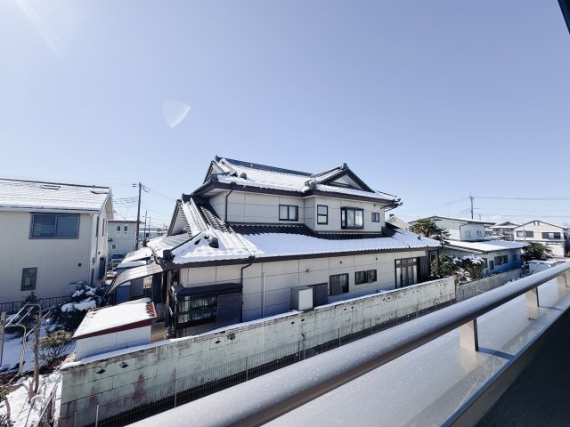 【LiveleGarden】下野市小金井 第5 全4邸の展望|〇4号棟バルコニーより〇
バルコニーからの南側眺望。十分な陽当りが確保されています！是非現地にてご体感下さい。ご見学については、平日・時間外なども対応致します。お気軽にご連絡下さい！
