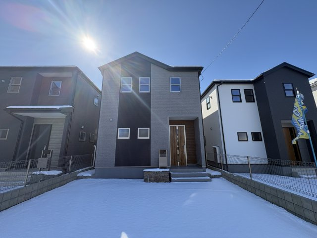 【LiveleGarden】下野市小金井 第5 全4邸の外観|○３号棟【3LDK+タタミコーナー】
国が定めた性能表示制度において４分野６項目最高等級　設計評価取得済み、建設評価取得！耐震構造で次世代に受け継いで住み続けていただけるお住まいです。

