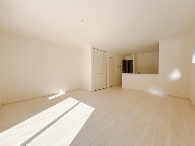 【LiveleGarden】下野市小金井 第5 全4邸の居間・リビング|〇4号棟　LDK17.75帖〇
家族団らんがしやすい縦長リビング。室内にいても、たっぷりの陽光と爽やかな風を感じて頂けます。 ご家族と穏やかに過ごす、心地の良い時間が流れます。
※2026年2月撮影
