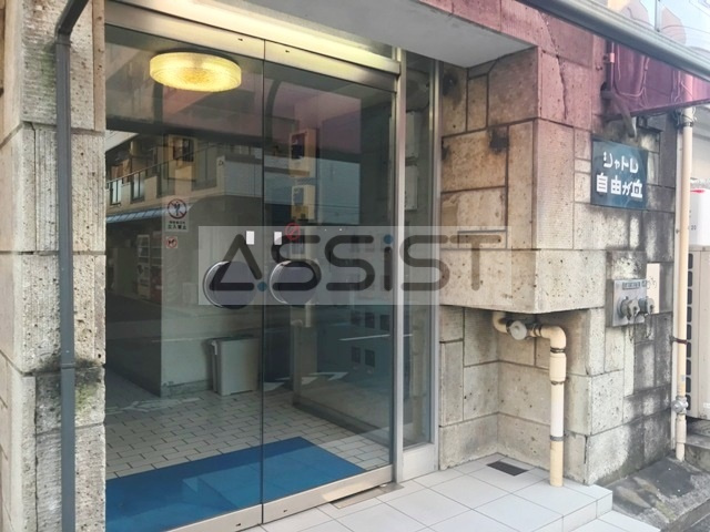 シャトレ自由が丘のエントランス