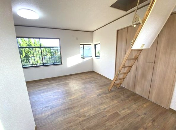 九十九里町真亀　中古戸建の洋室|内外装リフォーム済み令和7年12月 敷地約70坪 駐車2台 海岸まで車約5分 システムキッチン新品