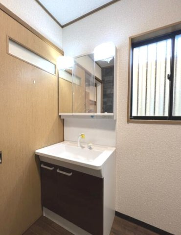 九十九里町真亀　中古戸建の独立洗面台|内外装リフォーム済み令和7年12月 敷地約70坪 駐車2台 海岸まで車約5分 システムキッチン新品