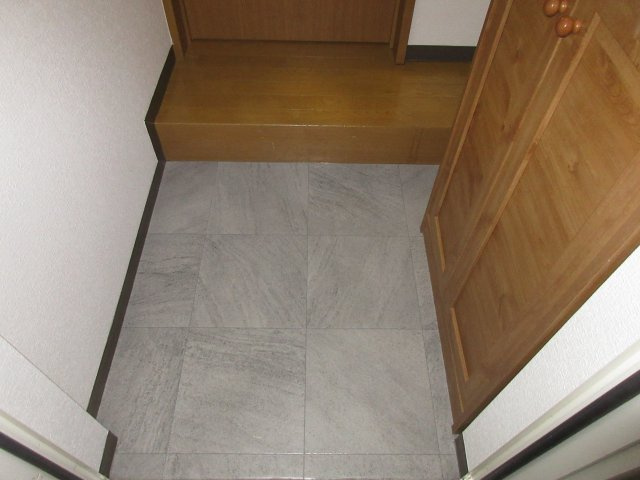 ラッキーストリッジⅢの玄関