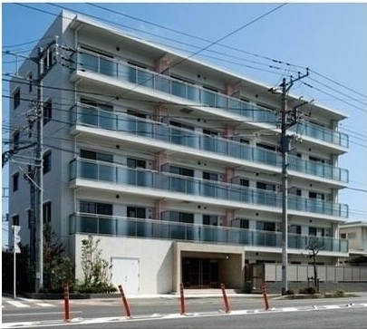 【外観】 | こちら令和7年１２月「フルリノベーション」され室内おキレイです◎　
湘南を感じる海岸まで徒歩8分！