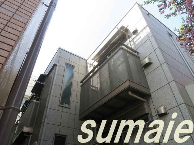 クレスト駒込Ⅱのエントランス|バルコニー部分の写真です♪