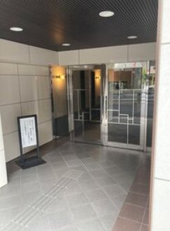 【エントランス】 | ヴィルヌーブ文京根津 | 清潔なエントランスです