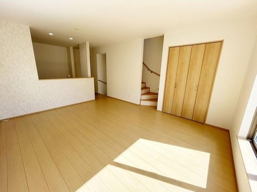 西宮浜町新築戸建ての居間・リビング