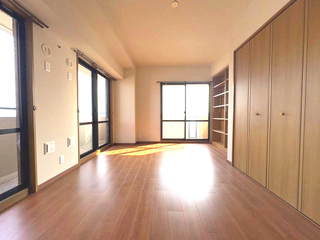 ライオンズマンション京命の居間・リビング|子供部屋に使いやすい洋室