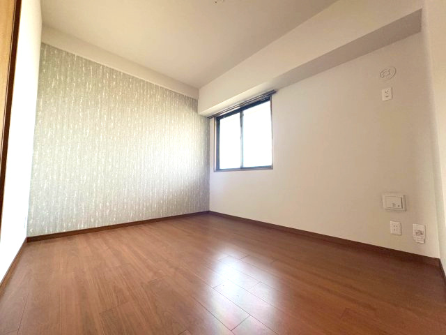 ライオンズマンション京命の洋室|落ち着いた雰囲気の洋室