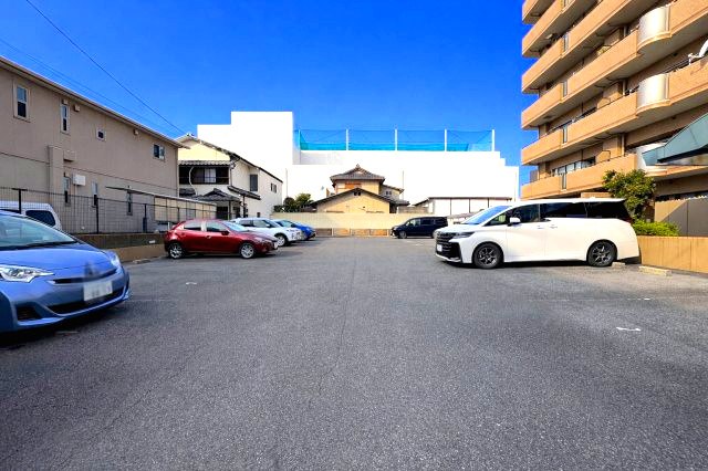 ライオンズマンション京命の駐車場|出し入れしやすい平面駐車場