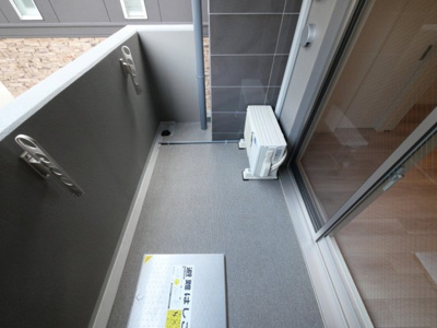 【バルコニー】 | セレニテ南堀江エクラ | 外からの目が気にならないバルコニーで洗濯物が干せます