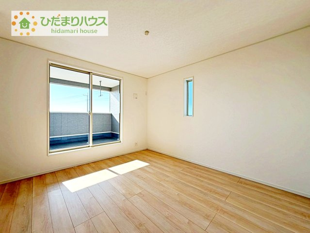 【寝室】 | 常総市東野原第1　新築戸建 | バルコニーに面していて、たっぷり光りの入る明るい主寝室です！