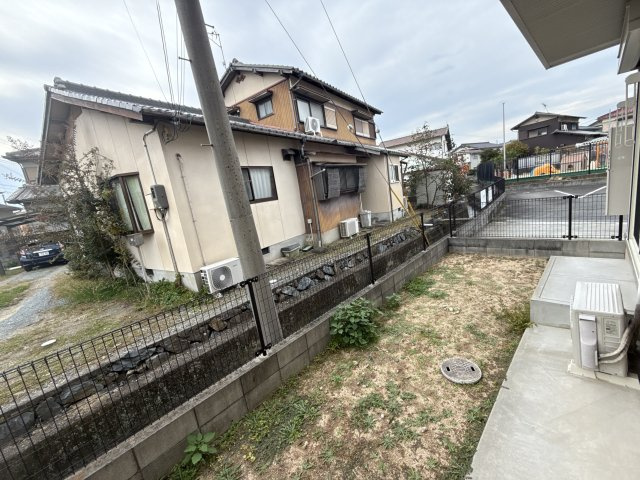 グランドゥール御津Ｂ棟の庭
