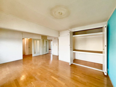 【収納】 | 泉北槇塚台住宅３号棟 | 全居室収納有♪普段使いのお洋服や小物はもちろん、季節物のお洋服などもしっかりと整理整頓おしまい頂けます！居室空間をより広く隅々までお使いいただけますね♪