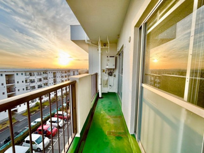 【バルコニー】 | 泉北槇塚台住宅３号棟 | 南面バルコニーですので、日当たり良好で洗濯物がよく乾きますね♪