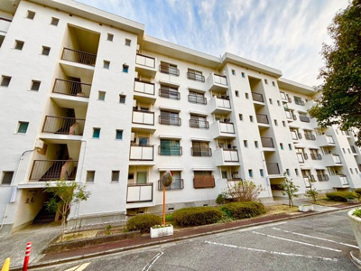 【外観】 | 泉北槇塚台住宅３号棟 | 【南向き日当たり良好】たっぷりの陽光に包まれる明るいに気持ちも明るくなりますね♪