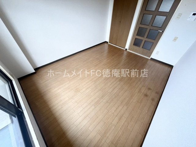 大阪市城東区天王田の賃貸マンションの洋室