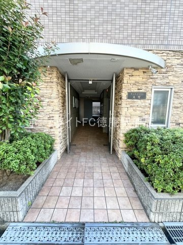 大阪市鶴見区放出東２丁目の賃貸マンションのエントランス