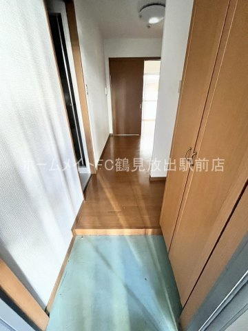 大阪市鶴見区放出東２丁目の賃貸マンションの玄関