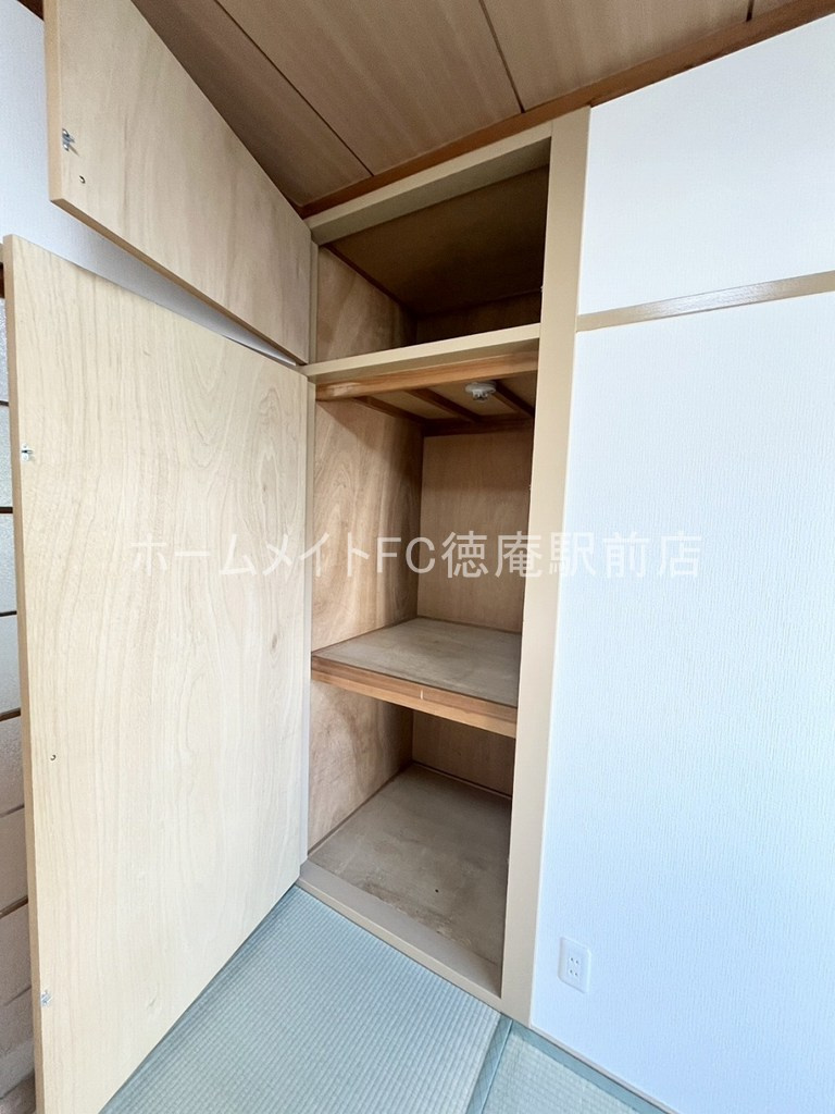 大阪市城東区永田４丁目の賃貸マンションの収納