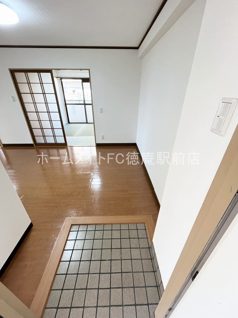 大阪市城東区永田４丁目の賃貸マンションの玄関