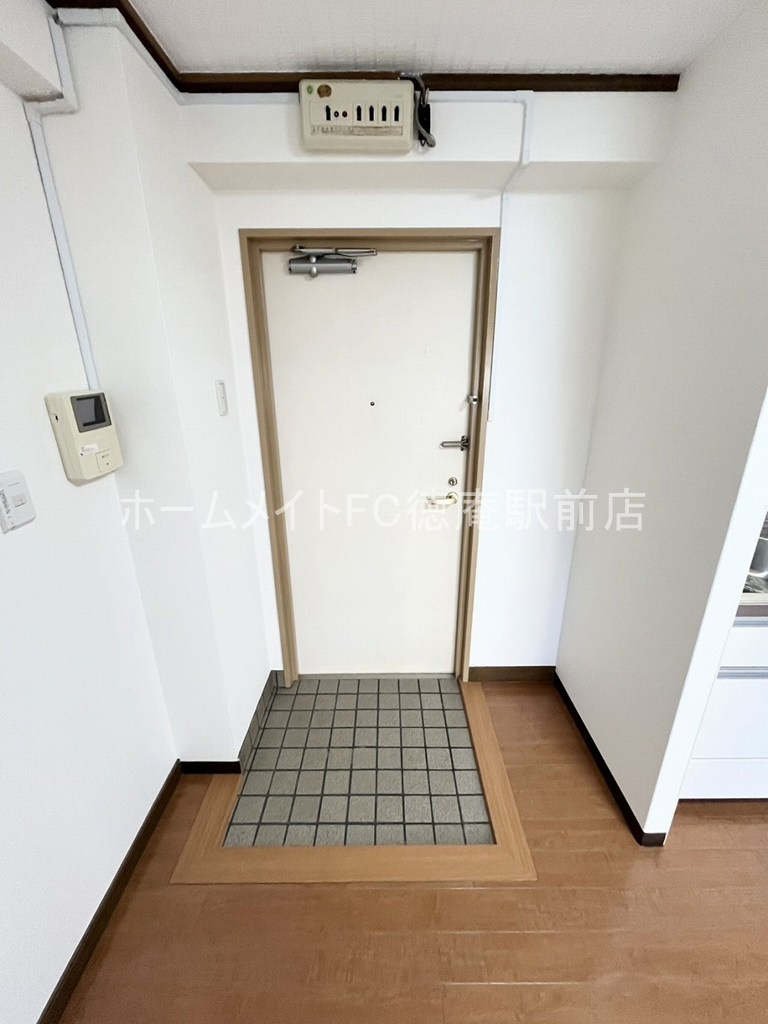 大阪市城東区永田４丁目の賃貸マンションの玄関