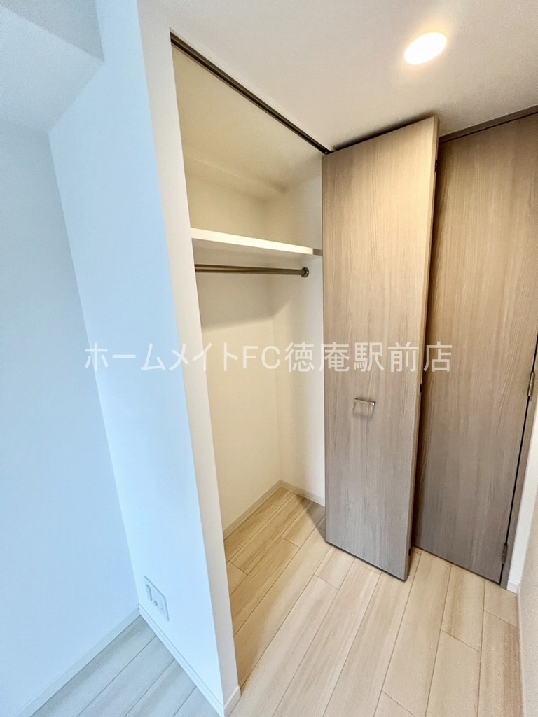 東大阪市高井田西６丁目の賃貸マンションの収納