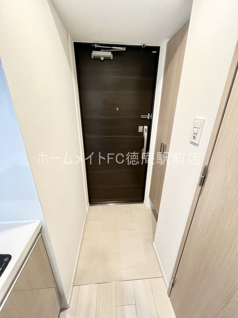 東大阪市高井田西６丁目の賃貸マンションの玄関