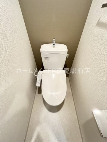東大阪市高井田西６丁目の賃貸マンションのトイレ