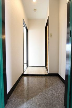 メゾン惟信の玄関|明るい玄関です