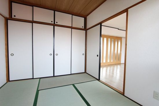 メゾン惟信の寝室|和室です