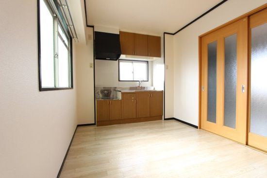 メゾン惟信の居間・リビング|居間です