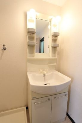 メゾン惟信の独立洗面台|独立洗面台で身支度をすべて済ませてしまいましょう