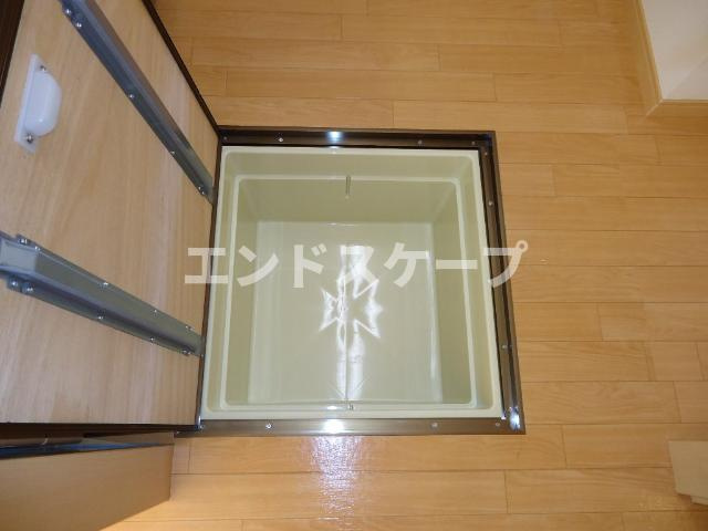 プロニティ　ピア　’０９のキッチン|床下収納
高崎、前橋のお部屋探しはエンドスケープまで！お客様の理想お聞かせ下さい♪