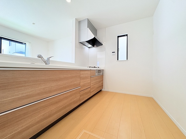 【キッチン】 | 新座市石神4丁目　新築一戸建住宅　全13棟　(保谷店) | 作業をしつつお子様の様子を見守れる対面式キッチン。
