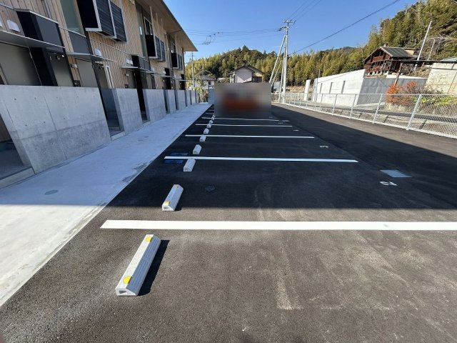 おこう仁ハイツの駐車場